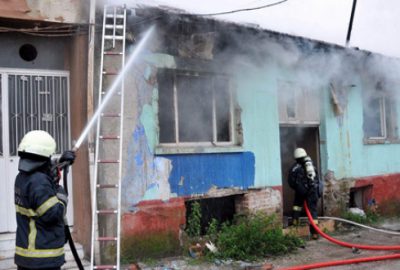 Bursa’da madde bağımlıları ev yaktı