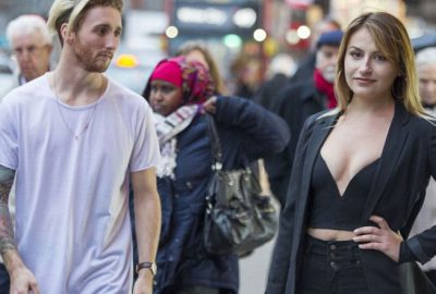 Sokakta derin dekolte deneyi!