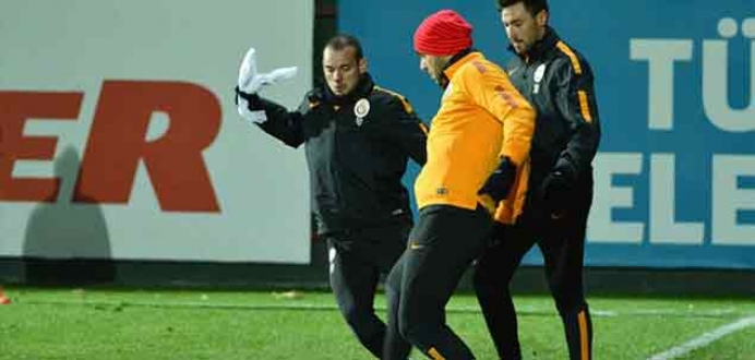 Galatasaray, lig arasına derbi galibiyetiyle girmek istiyor