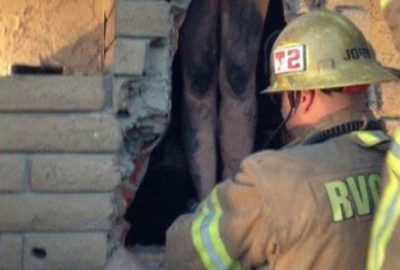 Çırılçıplak bacaya sıkıştı!