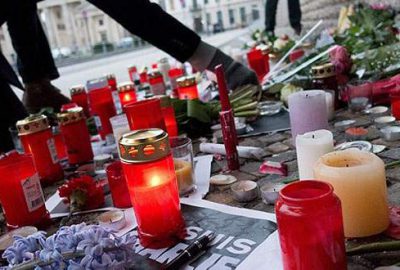 Öldürülen Müslüman polis saldırının sembolü oldu