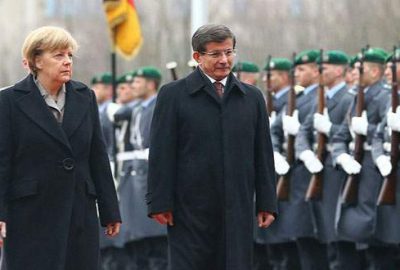 Başbakan Davutoğlu resmi törenle karşılandı