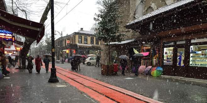 Bursa’da kar yağışı başladı