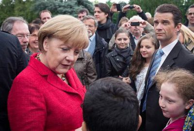 Merkel ırkçılığa karşı yürüyecek