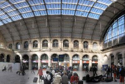 Paris’te bomba paniği