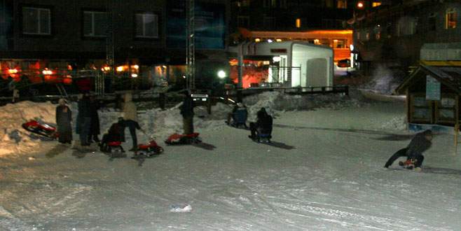 Uludağ’da gece kayak şov