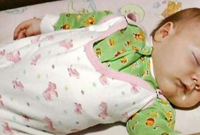 Sokak kedisi bebeği donmaktan kurtardı