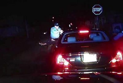 Polis teslim olan kişiyi öldürdü