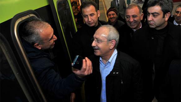 Kılıçdaroğlu ile metroda ‘selfie’
