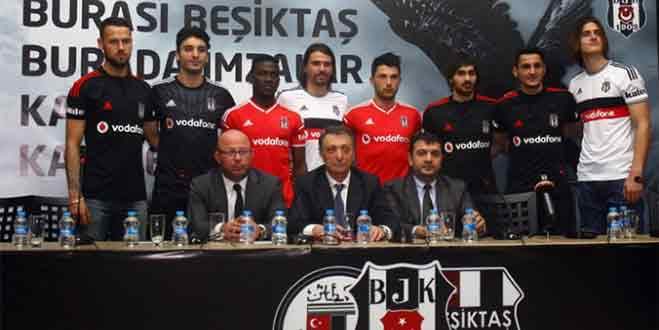 Beşiktaş’ta toplu imza töreni