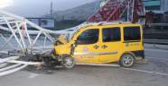 Timsah Arena’nın vinci taksi üzerine devrildi; 1 ölü, 1 yaralı