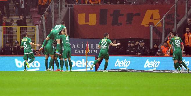 3 bin taraftar TT Arena’yı inletti