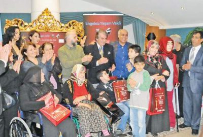 Engellilere ünlü desteği