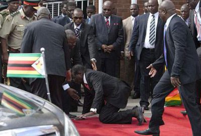 Mugabe’nin zor anları