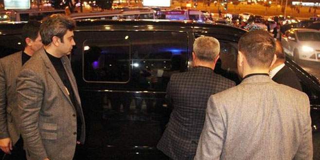 Kılıçdaroğlu minibüste kilitli kaldı