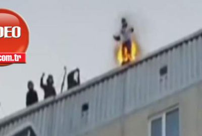 Kendini yakan genç çatıdan böyle atladı