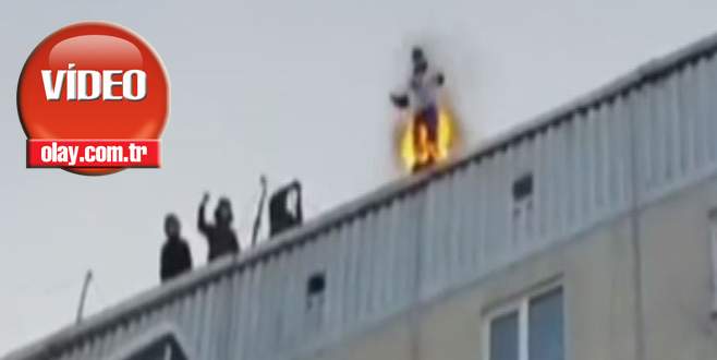 Kendini yakan genç çatıdan böyle atladı