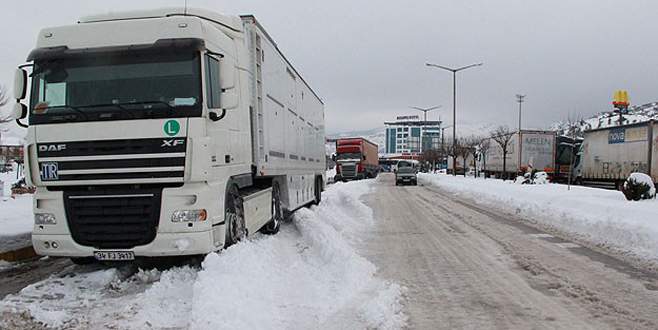 Afyonkarahisar-Antalya karayolu ulaşıma kapandı