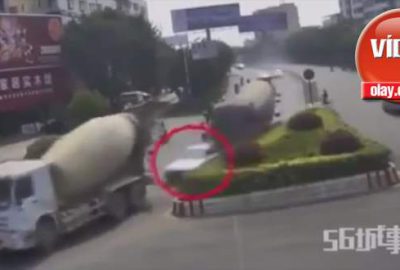 Anne kızın bulunduğu araç kağıt gibi ezildi