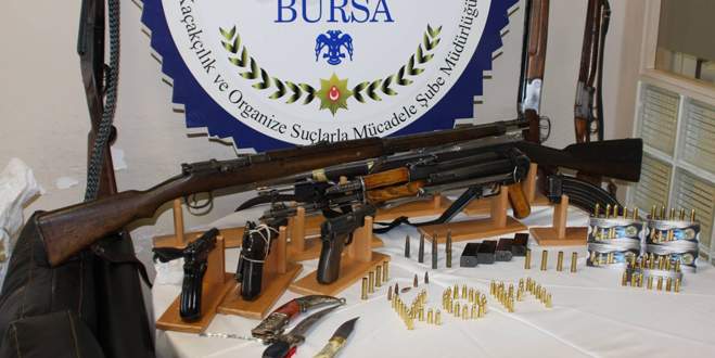Bursa’da polisinden silah operasyonu!