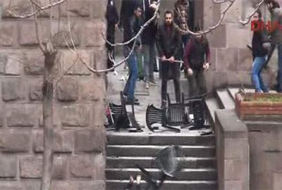 Ankara Üniversitesi Dil ve Tarih- Coğrafya Fakültesi'nde karşıt öğrenciler arasında