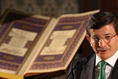 Başbakan Davutoğlu, hattın sadece bir yazı yazma sanatı olmadığını ifade