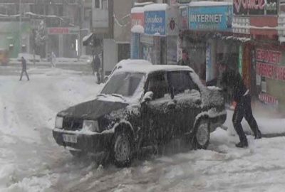 Etkili kar yağışı Bursa’da hayatı olumsuz etkiledi