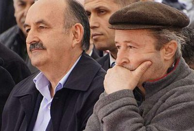 Edirne'deki bir açılışta şişedeki benzini üzerine dökerek kendini yakacağını söyleyen