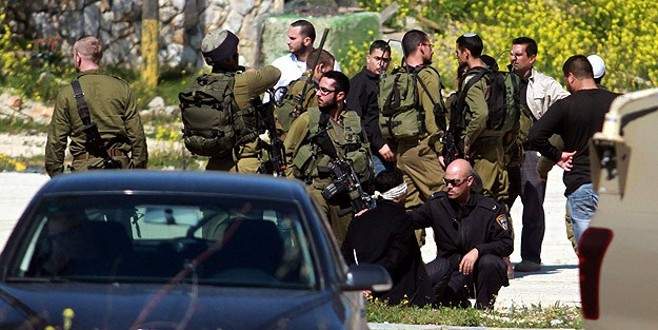 3 Filistin polisini gözaltına aldı