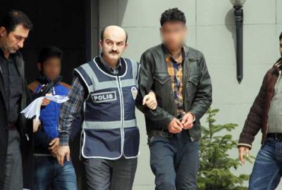 Bir kadın sahte polisleri bakın nasıl yakalattı!