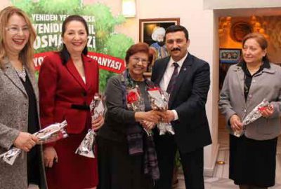 Türkoğlu’ndan kadınlara karanfil