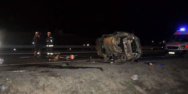 Feci kaza: 3 ölü, 2 yaralı!