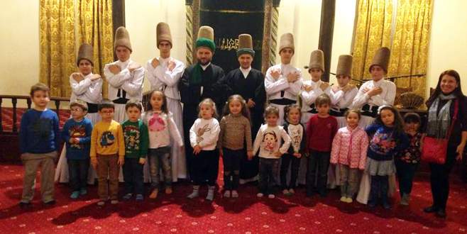 Minik öğrenciler, semazenlere büyük ilgi gösterdi