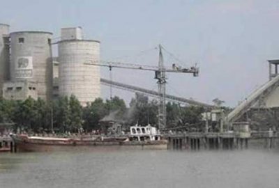 Çimento fabrikası çöktü