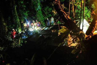 Yolcu otobüsü uçuruma yuvarlandı: 51 ölü