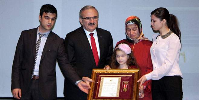 Bursalı şehit ailesi ve gazilere devlet övünç madalyası