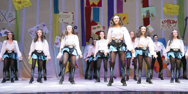 Minik dansçılar büyüledi