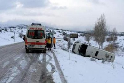Hatay'ın İskenderun ilçesinden Isparta'ya yüzme müsabakası için giden ilkokul öğrencilerini