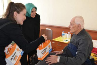 Huzurevine anlamlı ziyaret