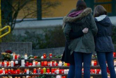 Alman öğrenciler yasta