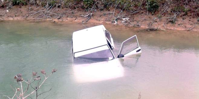 Bu dereye 9 otomobil uçtu