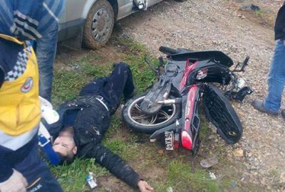 Motosikletli genç ölümden döndü!