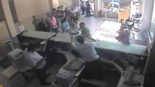 Baltayla PTT şubesini bastı!