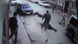 Elektrikli bisikletle otomobilin çarpışması kameralara böyle yansıdı