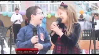 Şiir okurken gülme krizine girdi