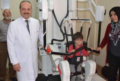 Bu robot yürüyemeyen çocuklara umut olacak