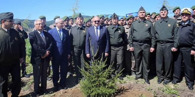 Mehmetçikler terhis olmak için fidan dikecek