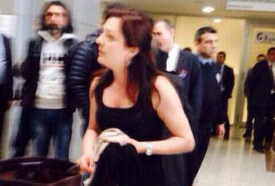 İstanbul Adliyesi'ne alınan avukatların aranarak içeri alınması uygulamasına tepki gösteren