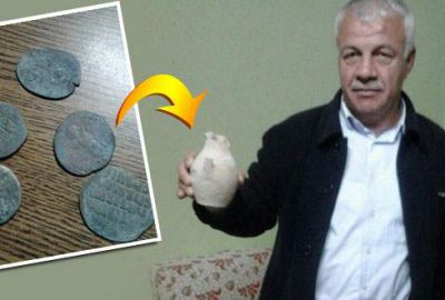 Artvin’in Yusufeli ilçesine bağlı Darıca köyünde evinin önünde oyun oynayan