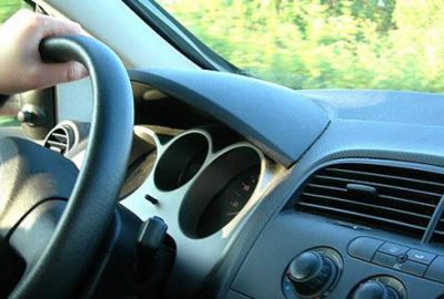 İzmir'de karşı tarafın suçlu olduğu maddi hasarlı bir trafik kazası